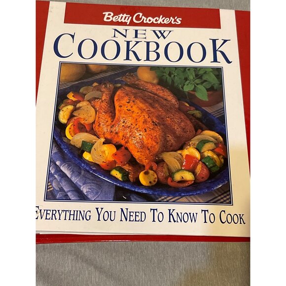 Betty Crockers New Cookbook:‎ Everything You Need To Know To Cook - Picture 1 of 6